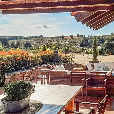 Amazing Home In Navarredonda De Gredos Feriehus *