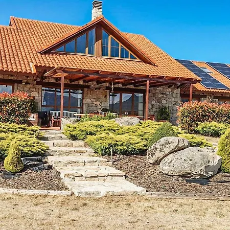 Amazing Home In Navarredonda De Gredos Feriehus *
