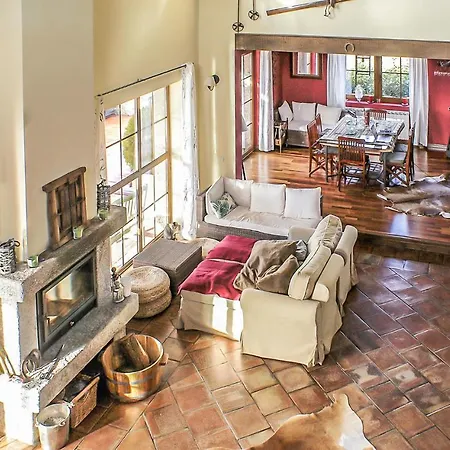 Amazing Home In Navarredonda De Gredos Feriehus