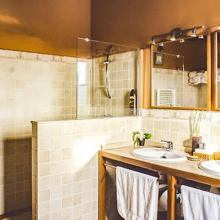 Amazing Home In Navarredonda De Gredos Feriehus